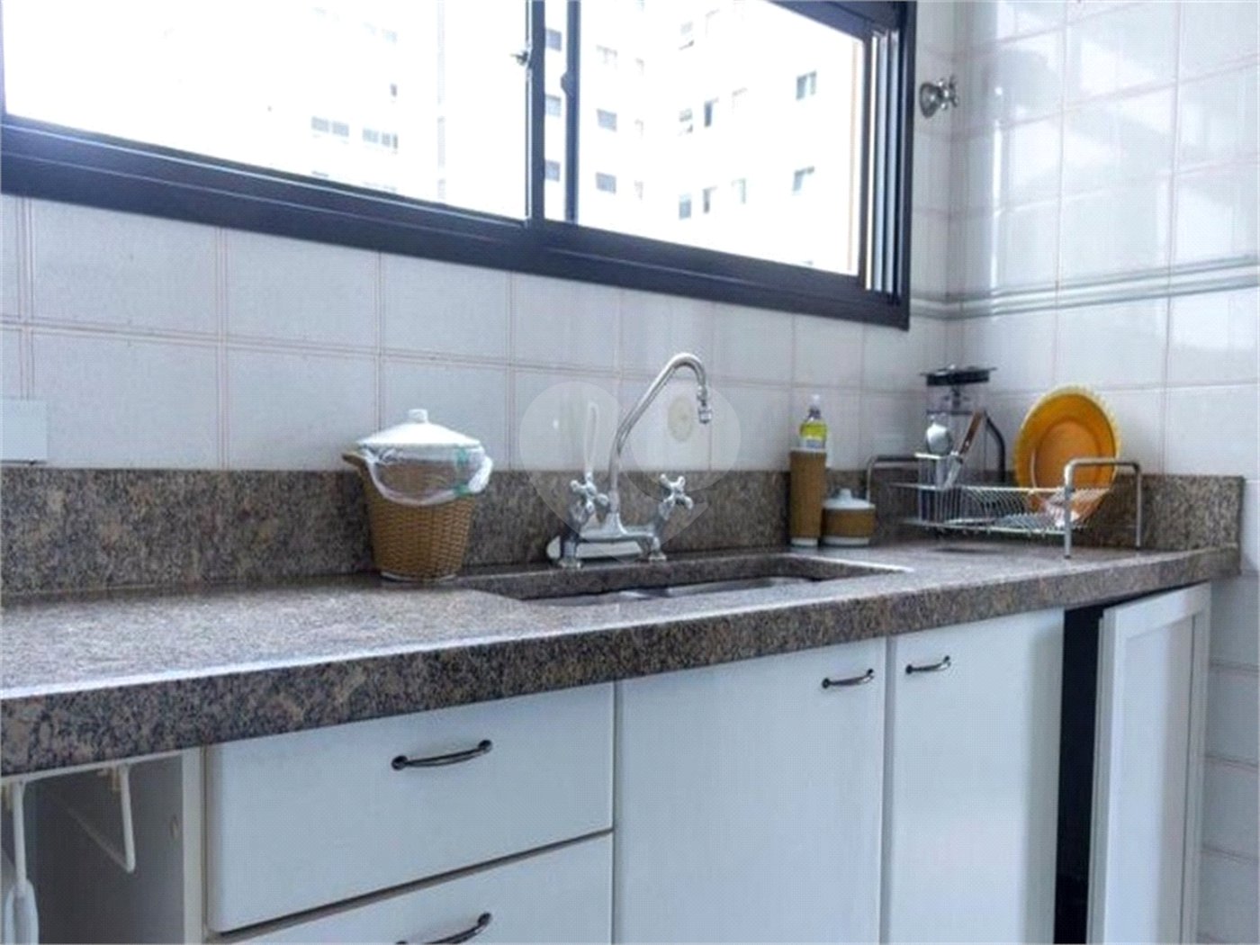 Apartamento com 04 Dorm 04 Suítes 04 Vagas na Saúde para venda ou locação.