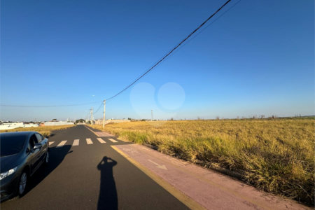 Terreno á venda com 250m2, em São Carlos.
