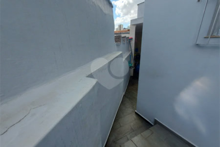 CASA TÉRREA À VENDA NA MOOCA - COM PORTEIRA FECHADA.