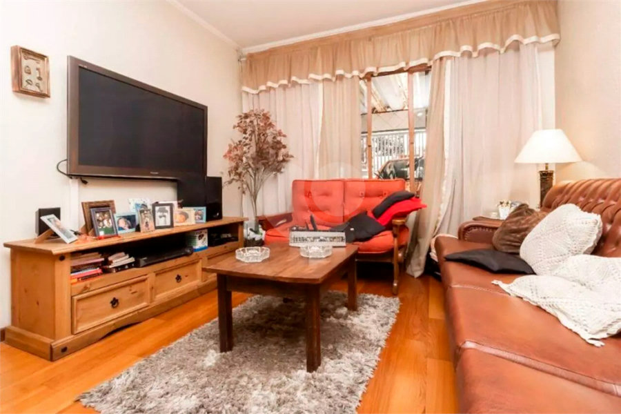 Sobrado à venda com 3 quartos, sendo 1 suíte,  em Tremembé, São Paulo, SP