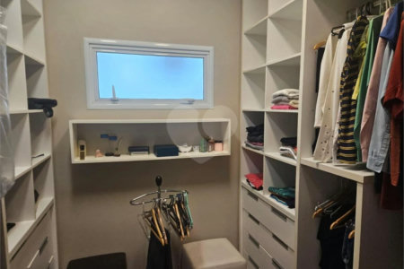 Sobrado à venda com 4 quartos, sendo 2 suítes, em Brooklin Paulista, São Paulo, SP