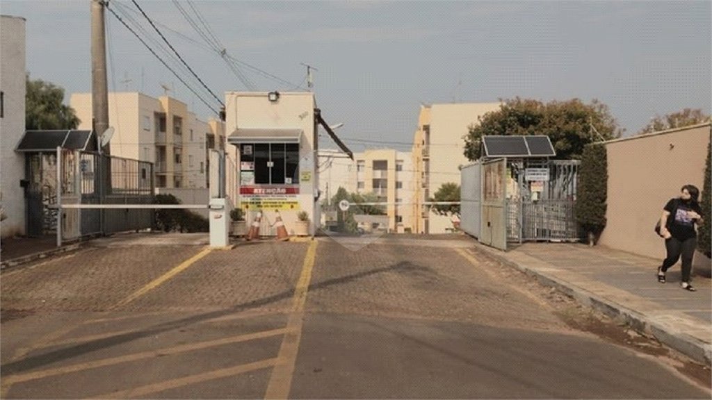 Apartamento no Condomínio Residencial Jardim das Torres.