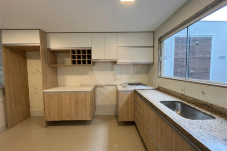 Casa à venda com 3 quartos, sendo 2 suítes, no condomínio Notting Hill - Campo Grande, Rio de Janeiro - RJ
