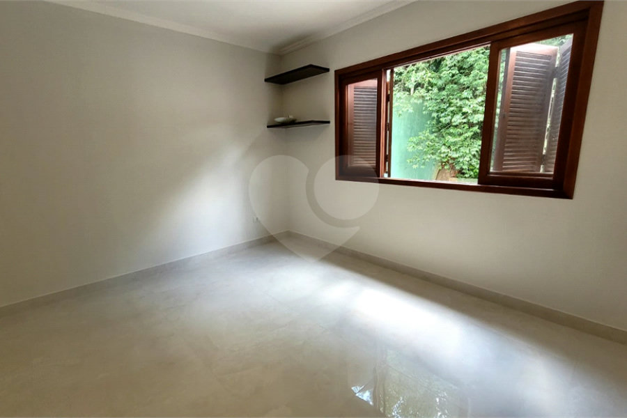 Casa à venda com 5 quartos, sendo 3 suítes, no condomínio Alpes da Cantareira, Mairiporã - SP