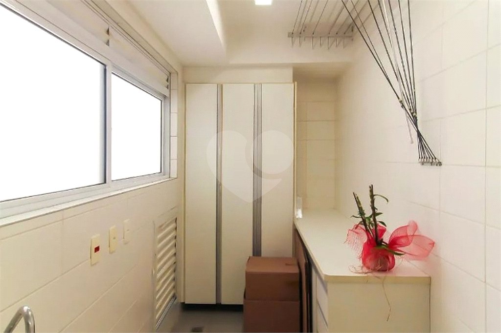 Apartamento disponível para venda | Área Útil : 115m | Área Total 115m | 3 dormitórios | 1 suíte | 4 banheiros | 2 vagas.