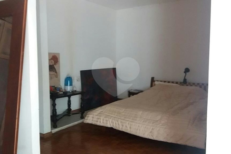 Casa à venda com 6 quartos, sendo 3 suítes, em Jardim São Bento, São Paulo, SP