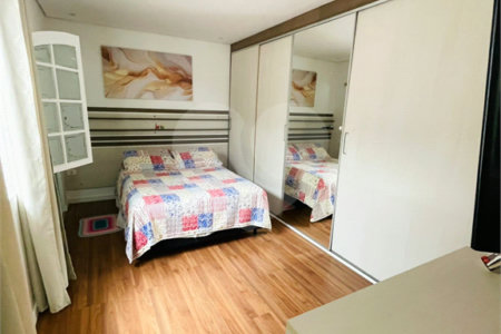 Casa à venda com 4 quartos, sendo 1 suíte,  em Jardim Stella, Santo André, SP