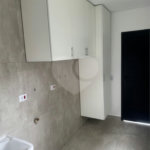 Casa à venda com 4 suítes no condomínio Figueira Garden, Atibaia - SP