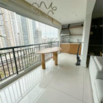 Apartamento de 106 m² no Auge Home Resort, porteira fechada, com 3 dormitórios, 1 suíte, varanda gourmet, 2 vagas, depósito e lazer completo.