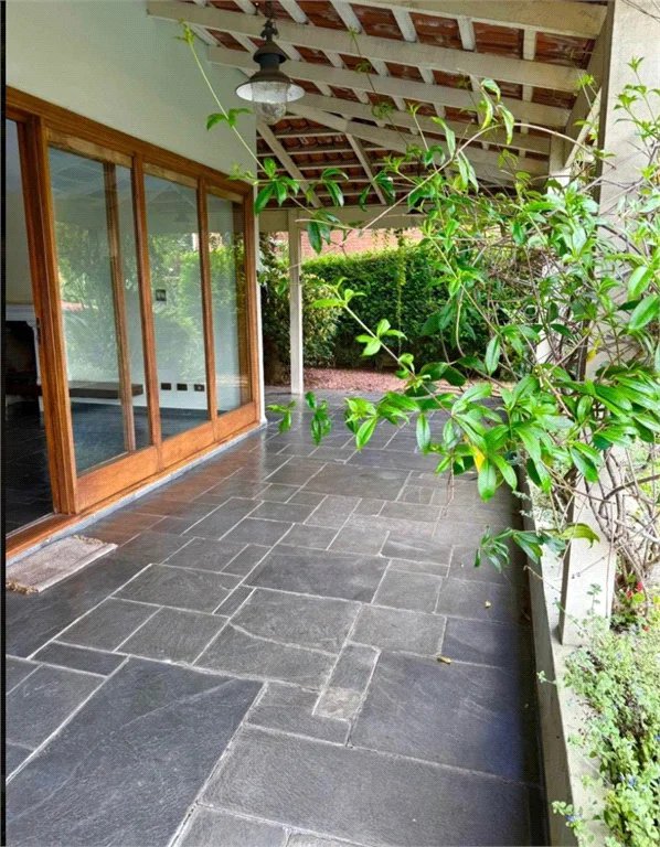 Casa à venda com 5 quartos, sendo 3 suítes,  em Jardim Leonor, São Paulo, SP