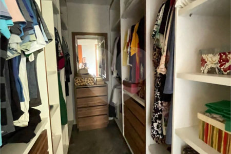 Casa à venda com 9 quartos, sendo 4 suítes, em Condomínio Flamboyant-b, Atibaia, SP