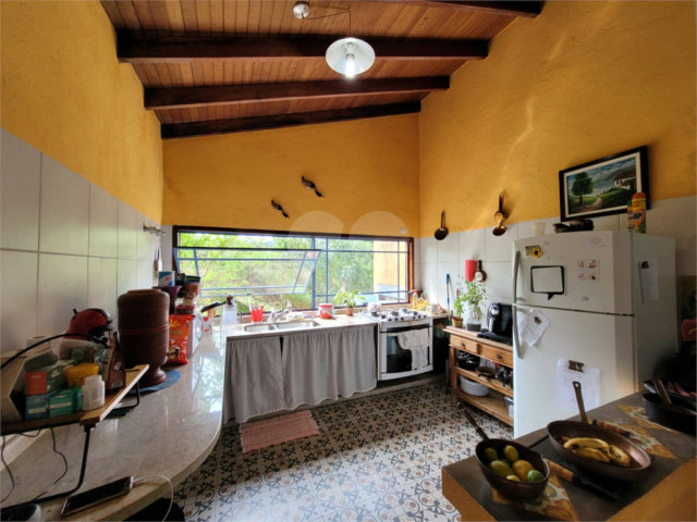 Casa à venda com 3 quartos, sendo 1 suíte,  no condomínio Sausalito, Mairiporã - SP