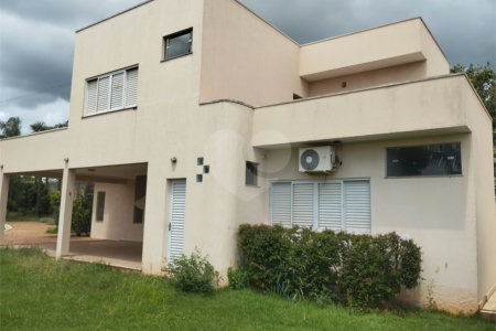 Sobrado à venda com 4 quartos, sendo 3 suítes, em Altos do Jaraguá, Araraquara, SP
