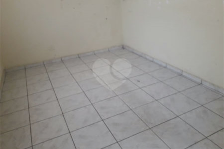 Casa Térrea à venda com 4 quartos, sendo 1 suíte, em Vila Constança, São Paulo, SP