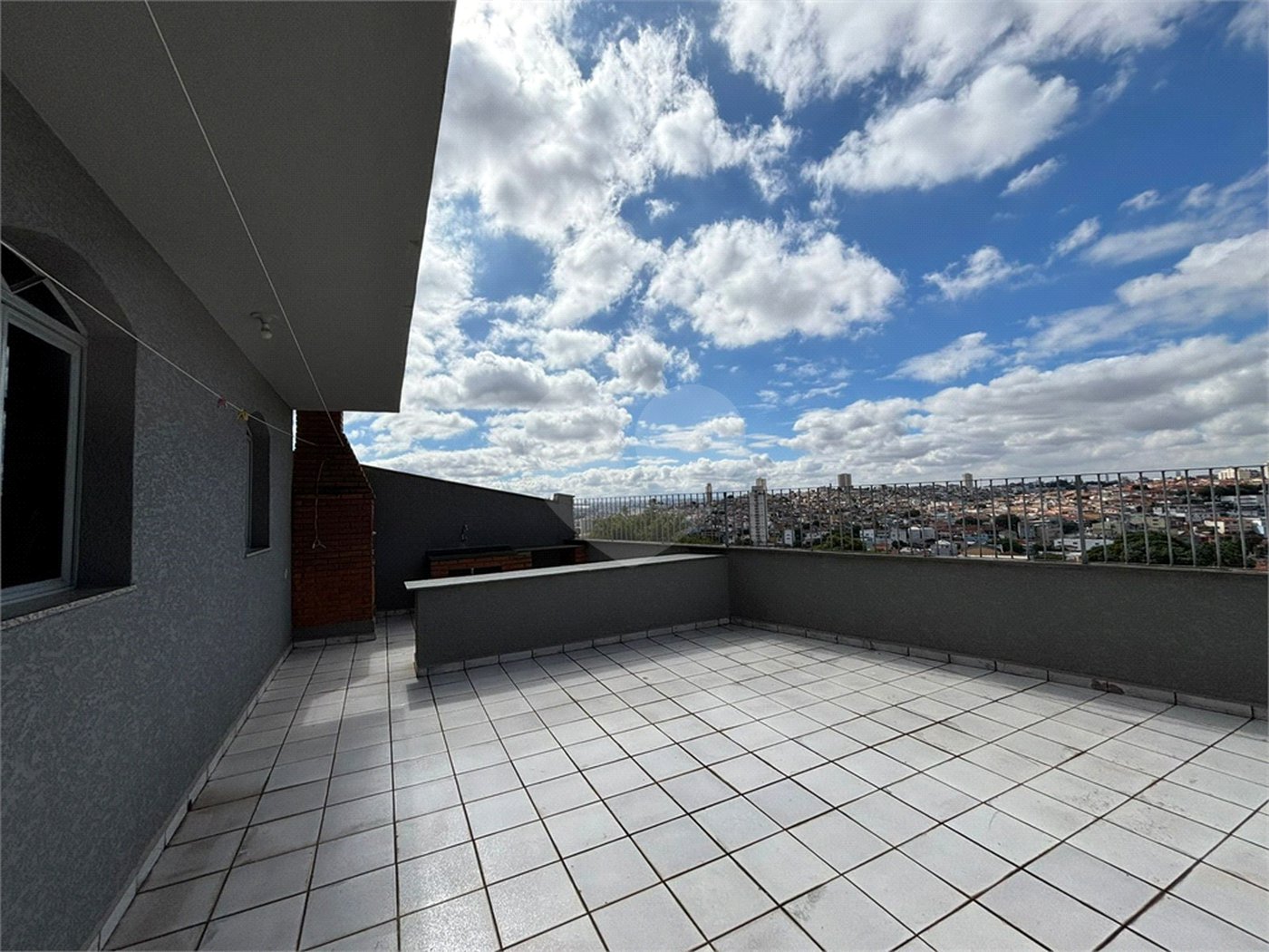 Casa à venda com 3 quartos, sendo 1 suíte,  em Vila Nivi, São Paulo, SP