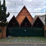 Sobrado à venda com 4 quartos, sendo 2 suítes, em Jardim Leonor, São Paulo, SP