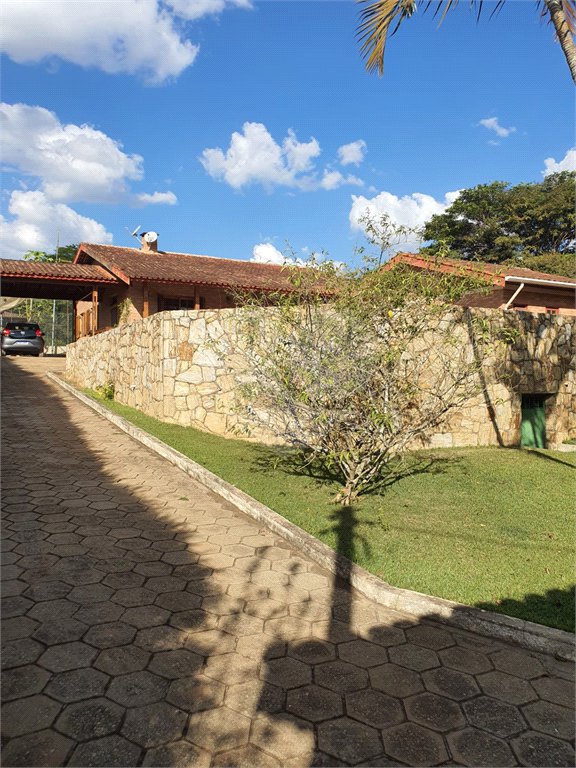 Chácara à venda com 4 quartos, sendo 2 suítes, em Vale dos Pinheiros, Atibaia, SP