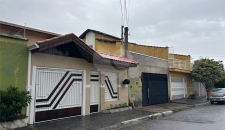 Sobrado à venda com 3 suítes em Jardim Imperador, Suzano, SP
