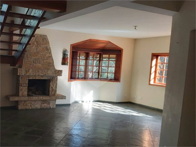 Sobrado à venda com 3 quartos, sendo 2 suítes,  em Serra da Cantareira, Mairiporã, SP