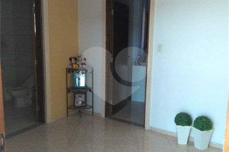 Sobrado à venda com 2 quartos em Jardim São José, Poá, SP