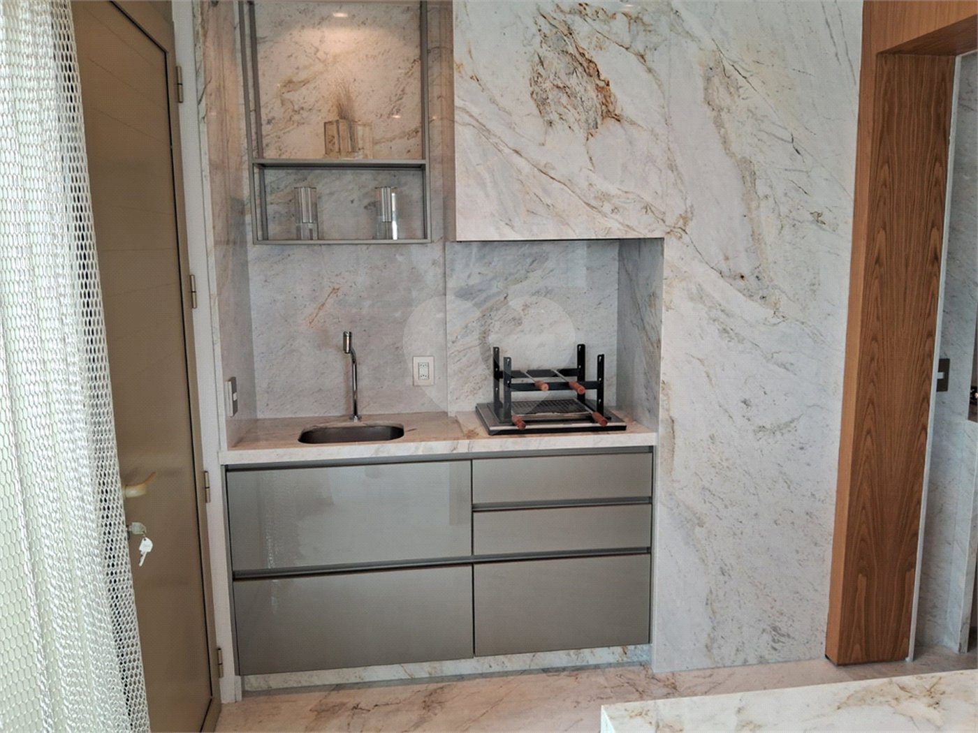 Apartamento à venda com 3 suítes em Moema, São Paulo, SP
