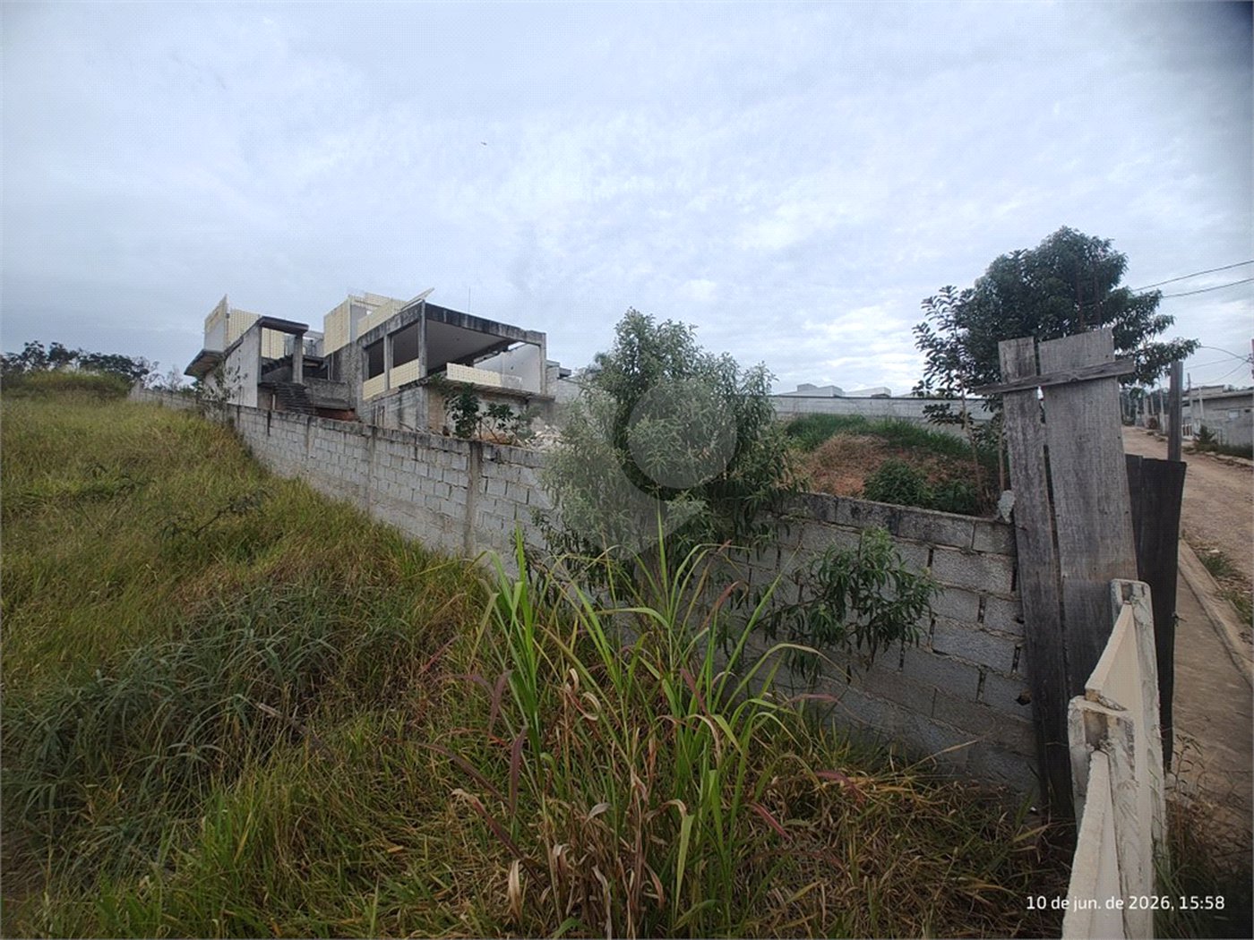 Sobrado à venda com 4 suítes em Jardim Centenário, Atibaia, SP