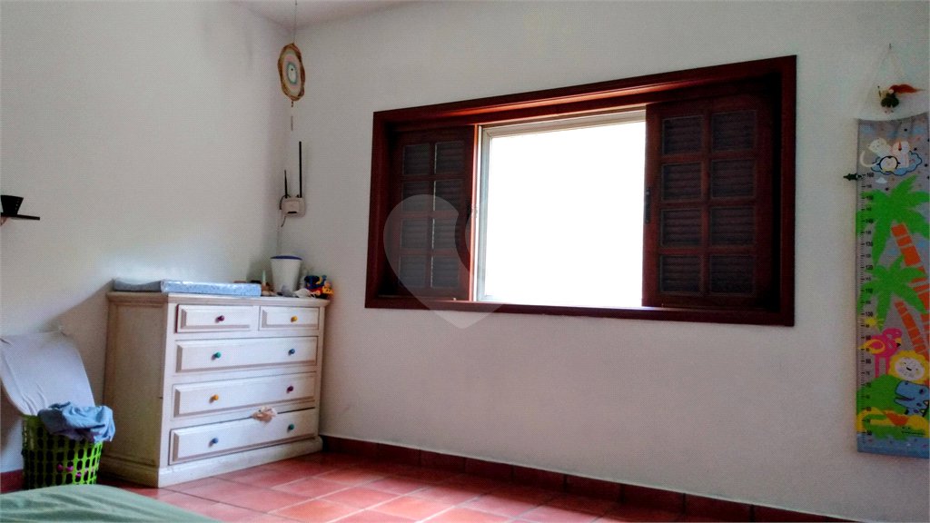 Casa à venda com 4 quartos, sendo 1 suíte, no condomínio Residencial Vale das Laranjeiras, Indaiatuba - SP