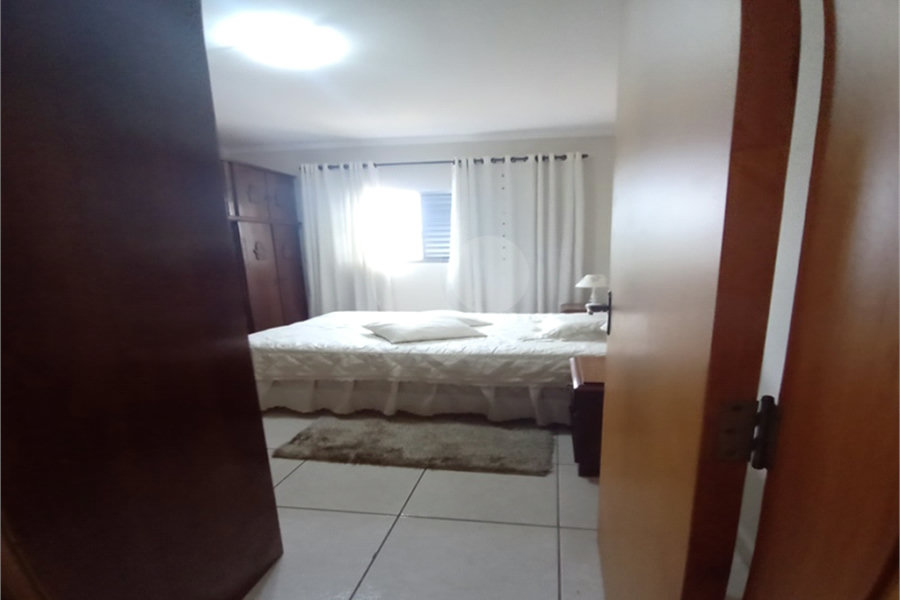 Sobrado à venda com 4 quartos, sendo 1 suíte, em Tremembé, São Paulo, SP