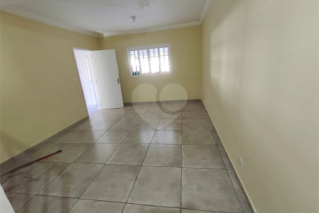 Sobrado à venda com 3 quartos, sendo 1 suíte, em Vila Nivi, São Paulo, SP