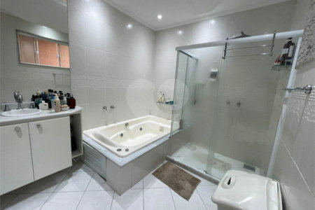 Casa à venda com 4 quartos, sendo 1 suíte, em Campo Grande, Rio de Janeiro, RJ