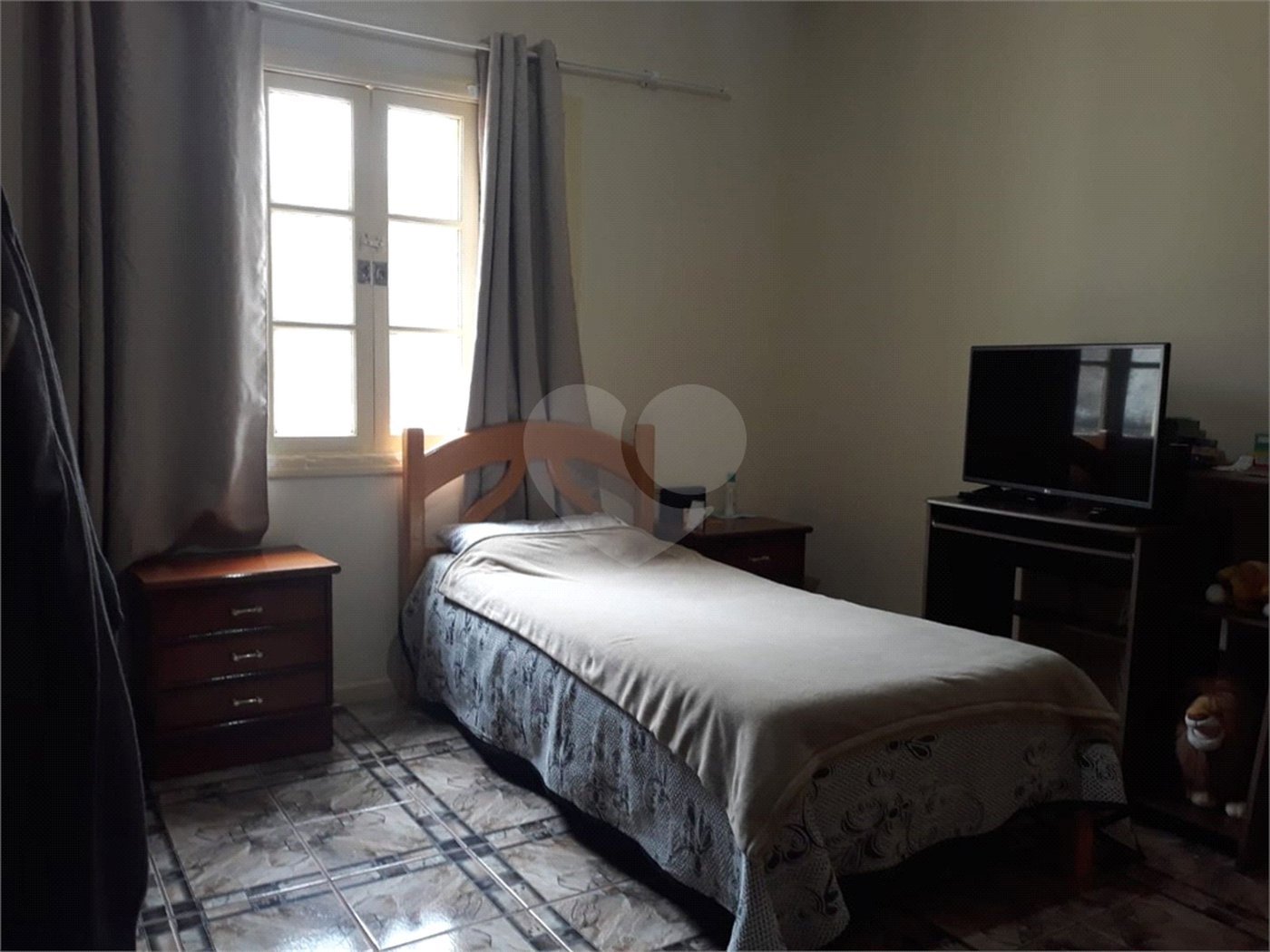 Sobrado à venda com 3 quartos, sendo 1 suíte,  em Esplanada Mendes Moraes, São Roque, SP