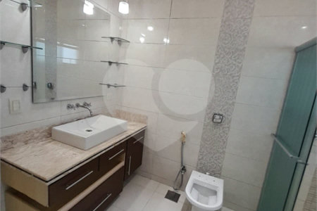 Casa à venda com 4 quartos, sendo 3 suítes, no condomínio Residencial Terras de Vinhedo, Vinhedo - SP