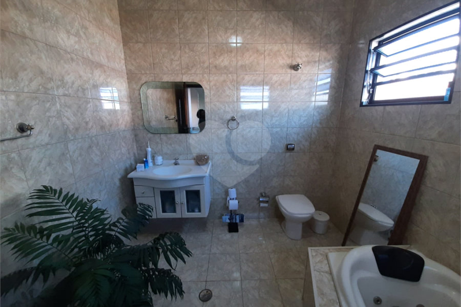 Sobrado à venda com 5 quartos, sendo 1 suíte, em Tremembé, São Paulo, SP