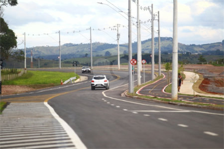 Terreno à venda com 4 quartos, sendo 2 suítes, no condomínio Conjunto Residencial Rigui, São José dos Campos - SP