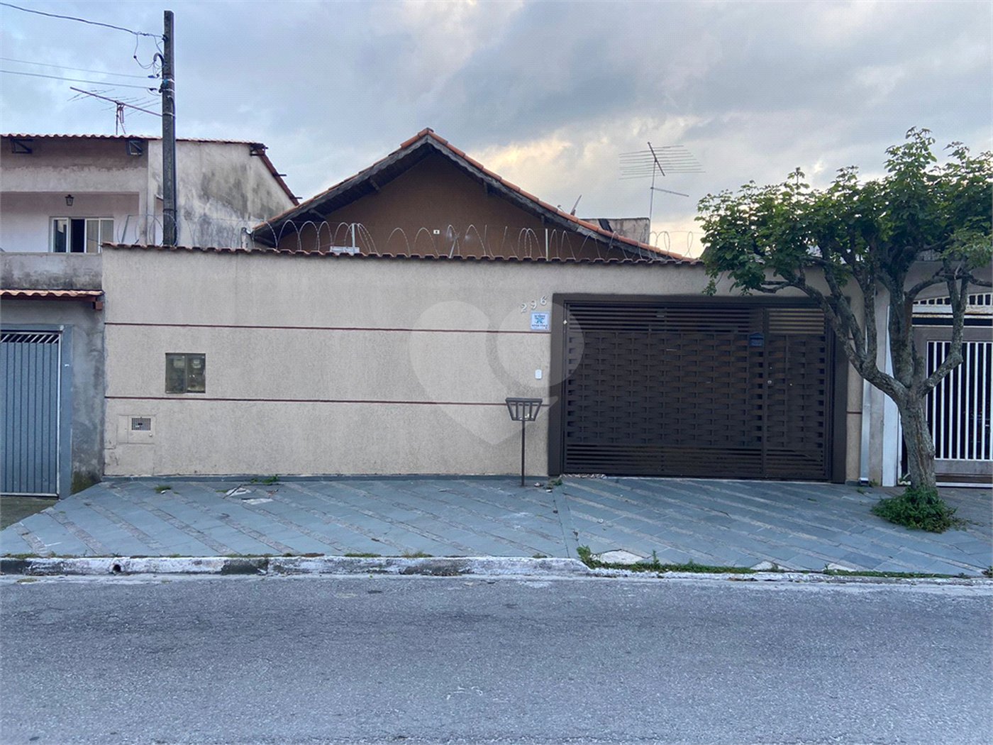 Casa à venda com 3 quartos, sendo 2 suítes, em Jardim Medina, Poá, SP