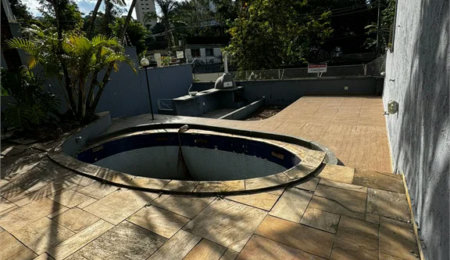 Casa à venda ou para alugar com 4 quartos, sendo 2 suítes,  em Vila Andrade, São Paulo, SP