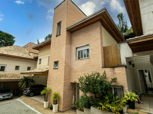 Casa à venda com 5 quartos, sendo 4 suítes,  no condomínio Villa de Monterey, São Paulo - SP
