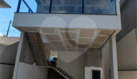 Casa à venda com 3 quartos, sendo 1 suíte, no condomínio Terras de São Fernando, Cotia - SP