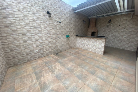 Sobrado à venda com 4 quartos, sendo 2 suítes,  em Vila Gustavo, São Paulo, SP