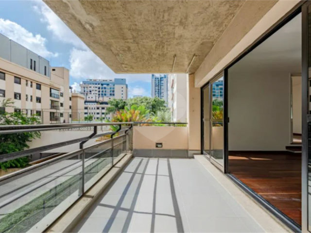 Apartamento à venda com 3 suítes em Real Parque, São Paulo, SP