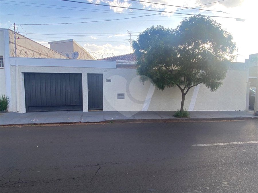 Casa à venda com 3 quartos, sendo 1 suíte, no Centro, Araraquara, SP