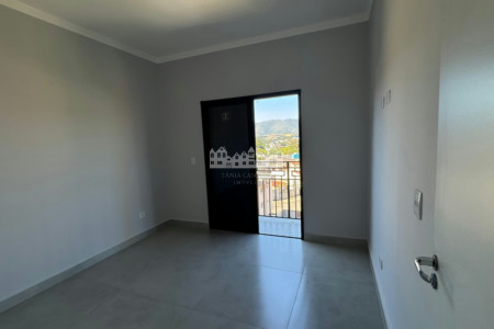 Casa à Venda no Jardim Imperial – Vista para a Pedra Grande, Atibaia/SP