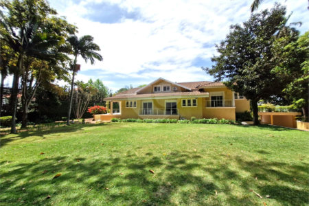 Casa à venda com 4 suítes no condomínio Chácara Flora, São Paulo - SP