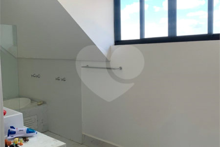 Casa à venda com 4 suítes no condomínio Vila Inglesa, Atibaia - SP