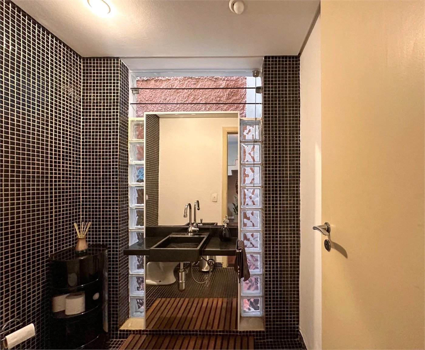 Casa à venda com 3 quartos, sendo 1 suíte, no condomínio Barão do Triunfo, São Paulo - SP