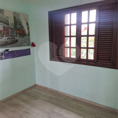Casa à venda com 4 quartos, sendo 1 suíte, no condomínio Conjunto Residencial Green Village I, Mogi das Cruzes - SP
