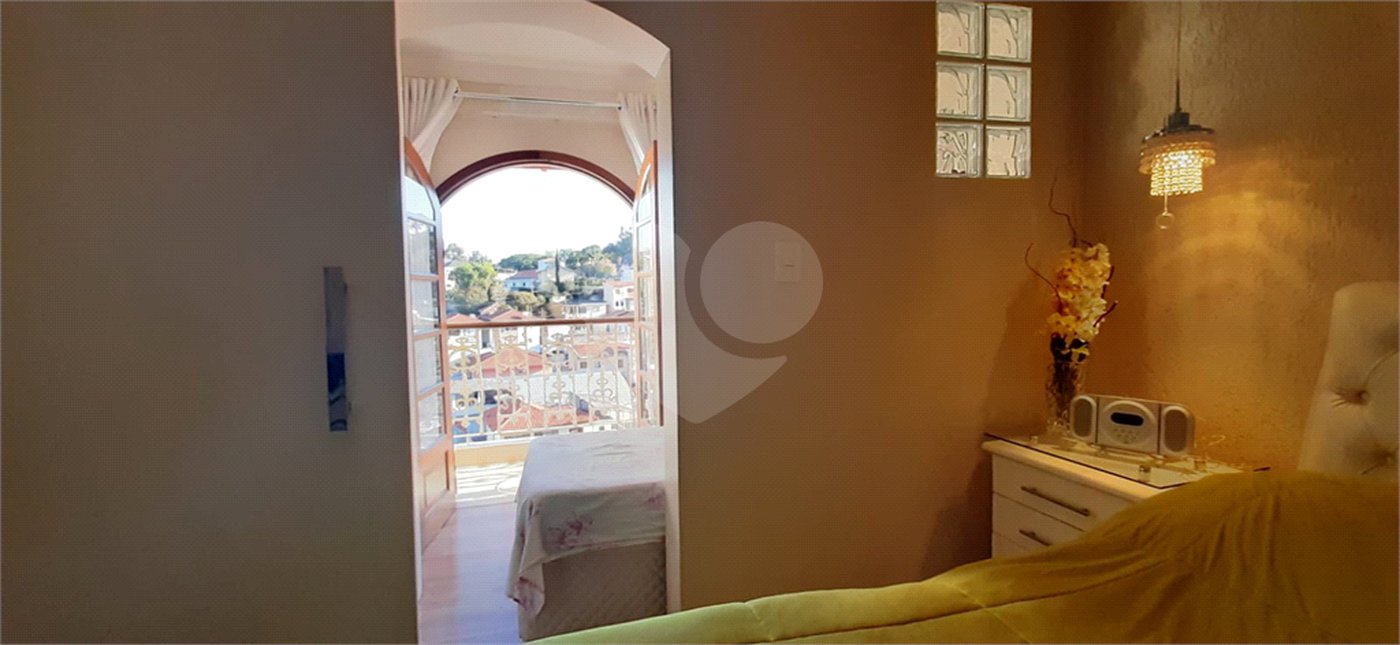 Sobrado à venda com 2 quartos em Horto, São Paulo, SP