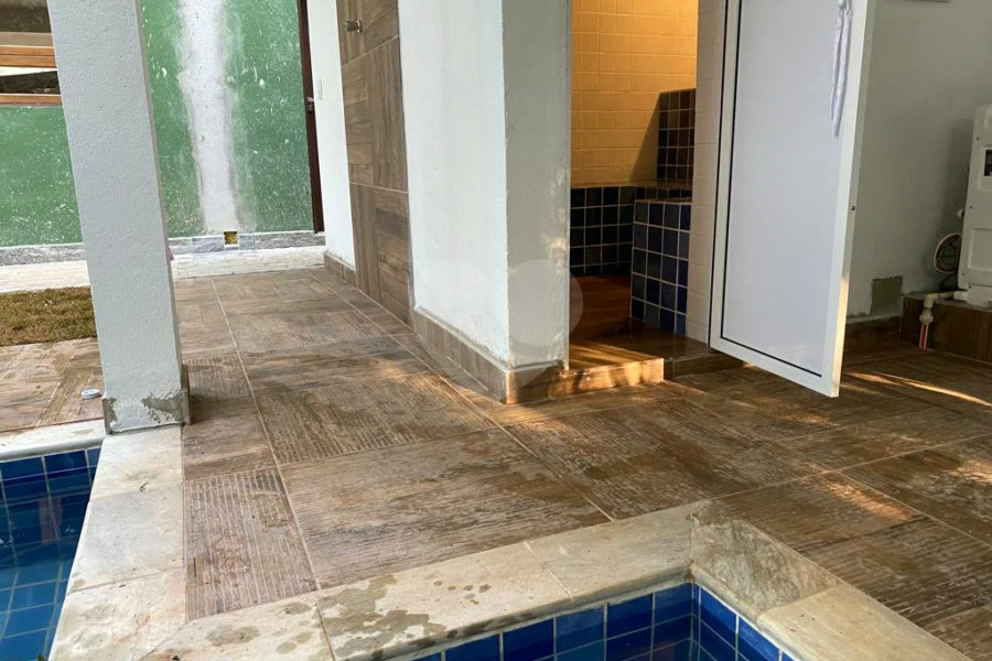 Casa à venda ou para alugar com 5 quartos, sendo 4 suítes, no condomínio Associação Reserva das Hortênsias, Mairiporã - SP