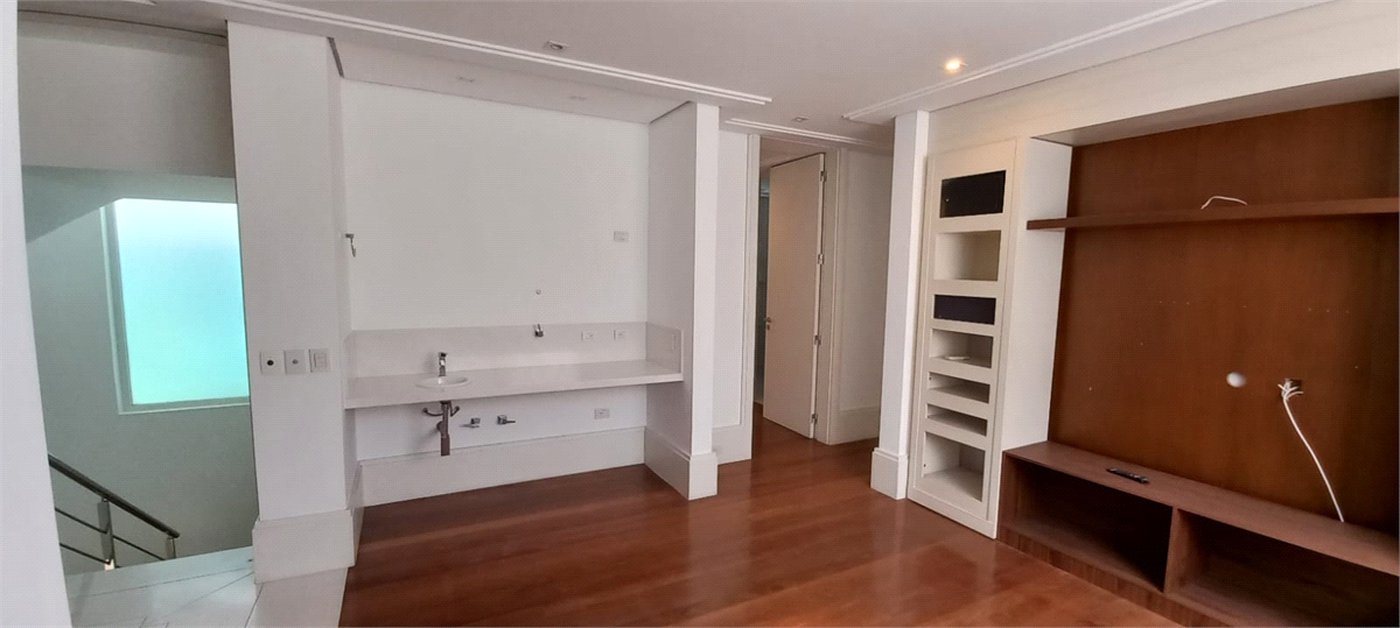 Sobrado à venda ou para alugar com 7 quartos, sendo 4 suítes, em Cidade Jardim, São Paulo, SP