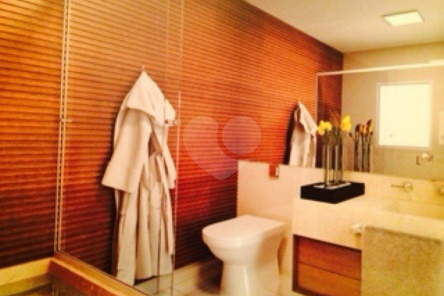 Casa à venda com 4 quartos, sendo 2 suítes, no condomínio Residencial Floresta, São Paulo - SP